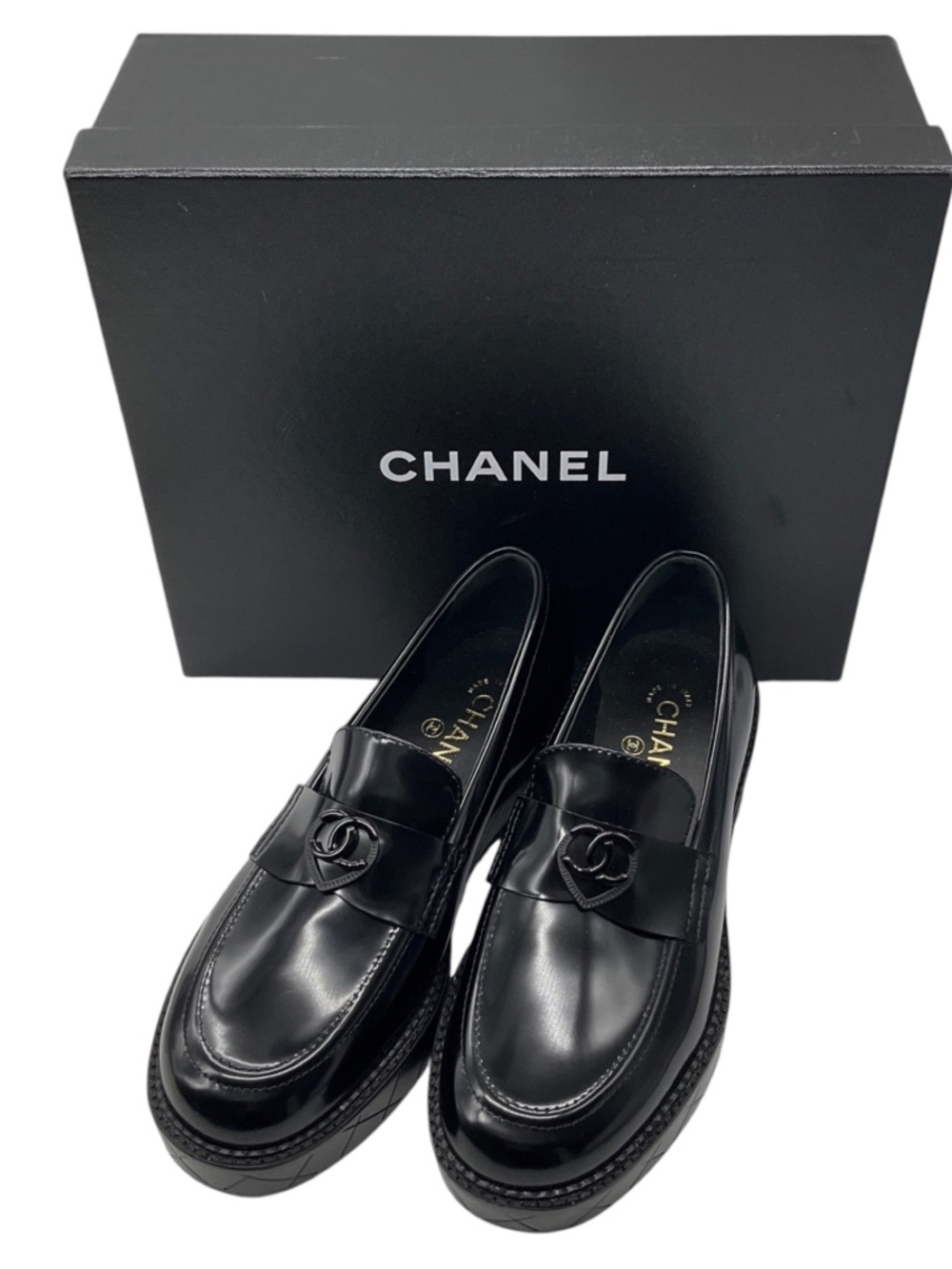 CHANEL BLACK 2024 CC LOGO HEART CLASSIC SHINY CALFSKIN MOCCASINS / LOAFERS - Picture 11 of 11